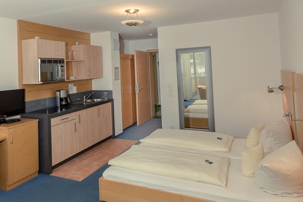 Apartmenthaus Sportchalet Бад-Дюрргайм Номер фото